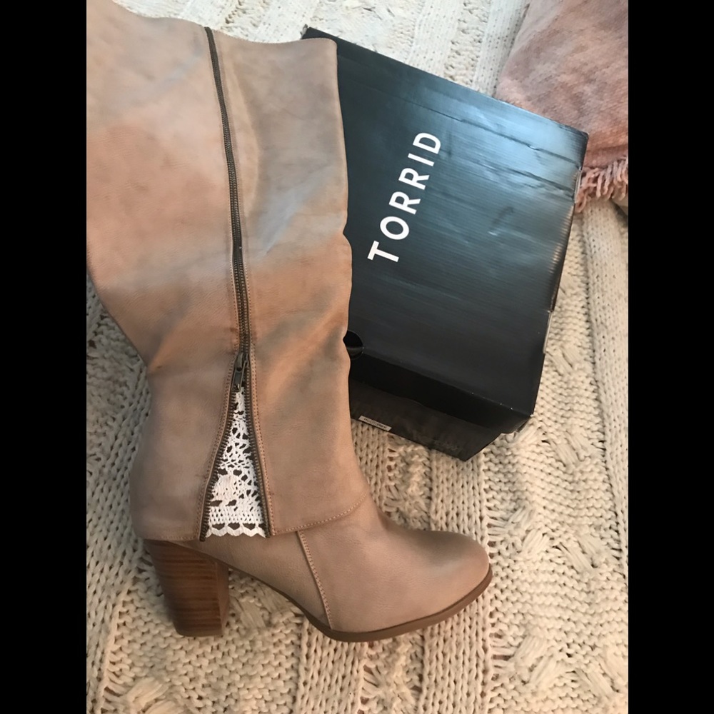 Size 13 boots with lace
